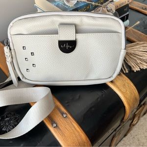 Rad Rev sling bag. Light gray.